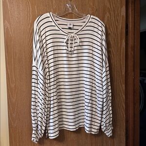 4/$30 Sale EUC XL CAbi Relaxed Game Day Black / White Striped tie tee style 5746